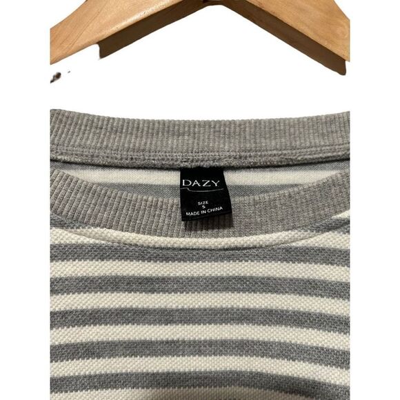 Dazy Grey White Striped Knit Crewneck Pull Over Sweater Size Small - Picture 4 of 11